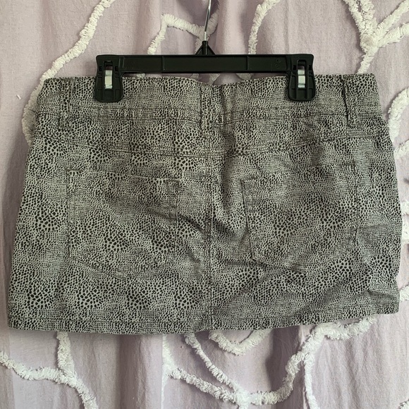 Low rise micro mini skirt - Picture 3 of 3